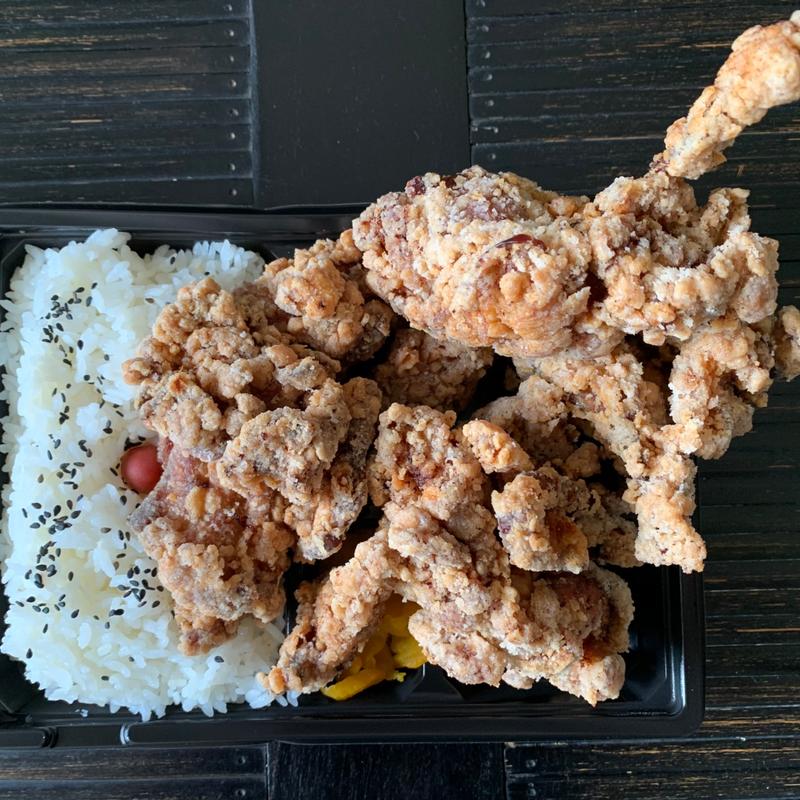 小型バス M(デカ盛り唐揚げ専門店キッチン BUS STOP)