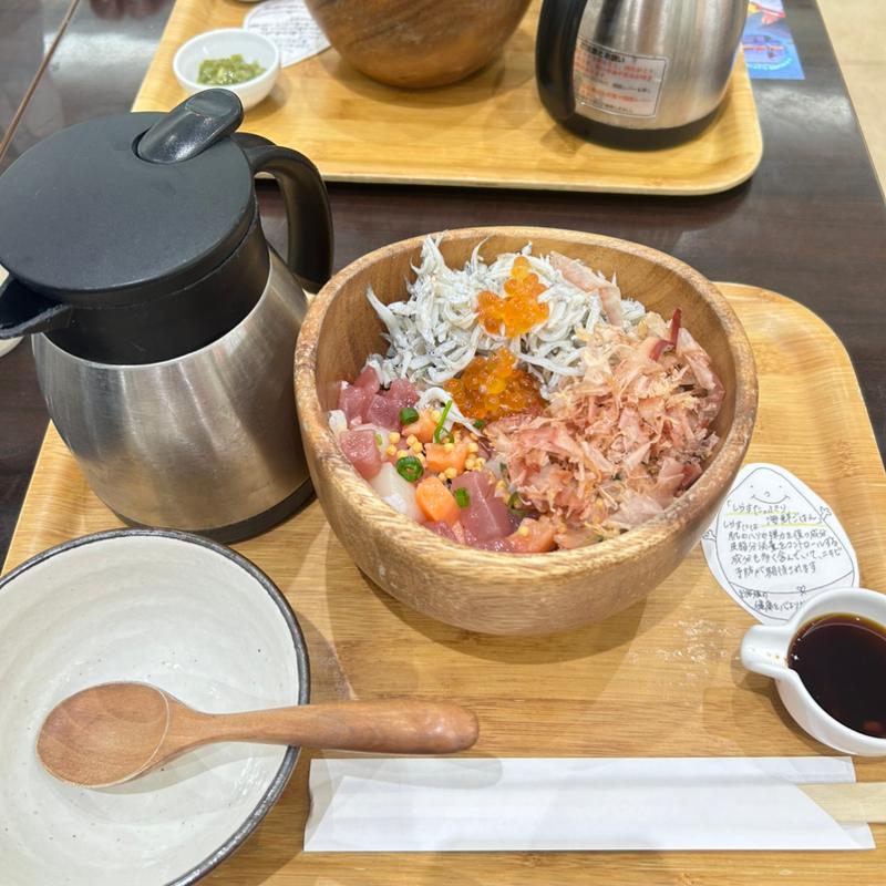 しらすたっぷり海鮮ぶっかけごはん(こめらく みんなでお茶漬け日和。 レイクタウン店)