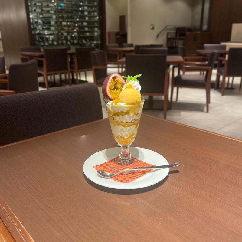 パッションフルーツパフェ(京都洋食 ムッシュいとう)
