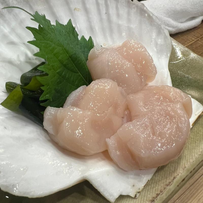 ホタテの貝柱の刺身(千成寿司本店)