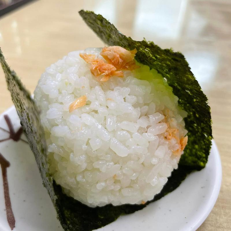 しゃけおにぎり(長命うどん 本店)
