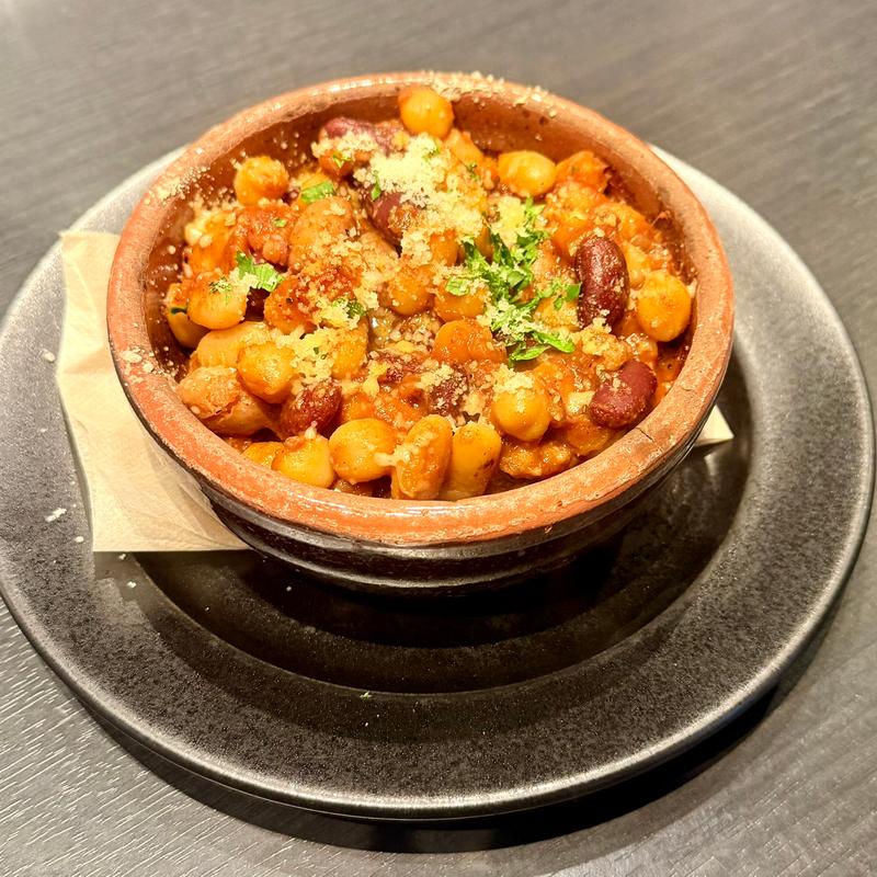 タコのチリコンカン(ステーキ＆ワイン 371BAR ‐サンナナイチバル‐ 新宿三丁目)