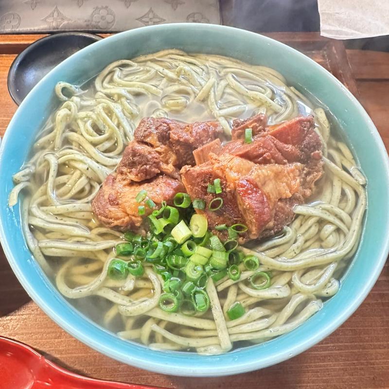 本ソーキそば(オキナワ ソバ エイブン （Okinawa Soba EIBUN）)