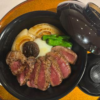 牛フィレステーキ丼