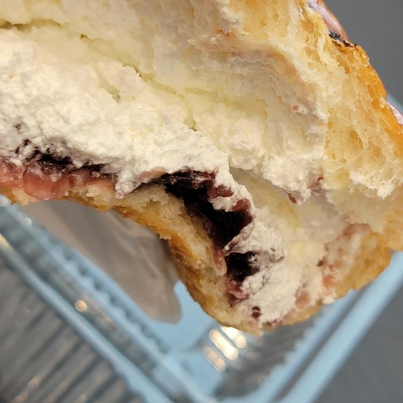 贅沢な小倉あんぱん(デイリーヤマザキ浜松町クレアタワー店)