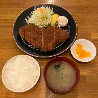 ロースカツ定食