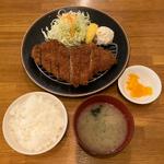 ロースカツ定食(三九三)