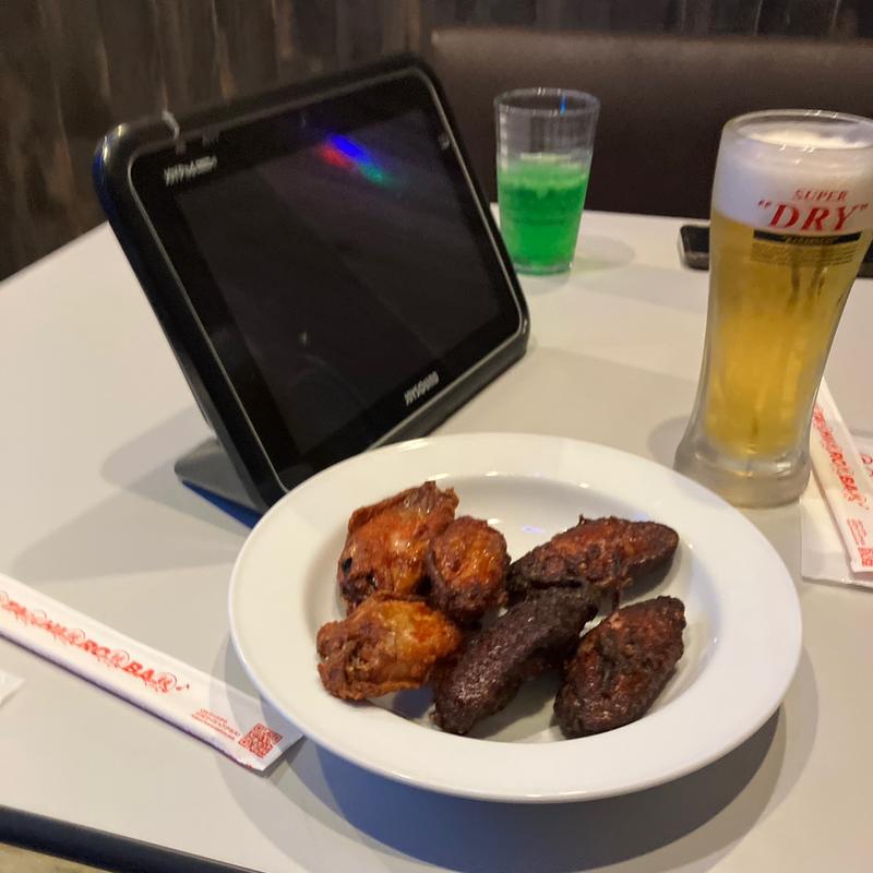 やみつき手羽中唐揚げレッド・ブラック（各3本）(カラオケルーム歌広場 調布天神通り店)