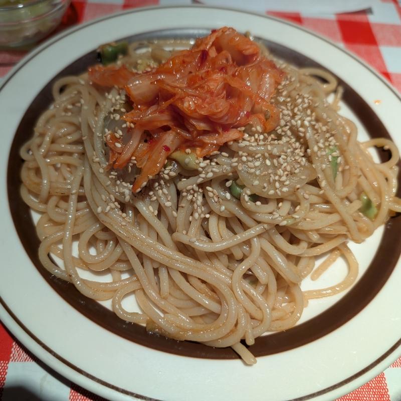 アボカドとキムチのちょい辛和風ソース(焼きスパゲッチ ミスターハングリー)