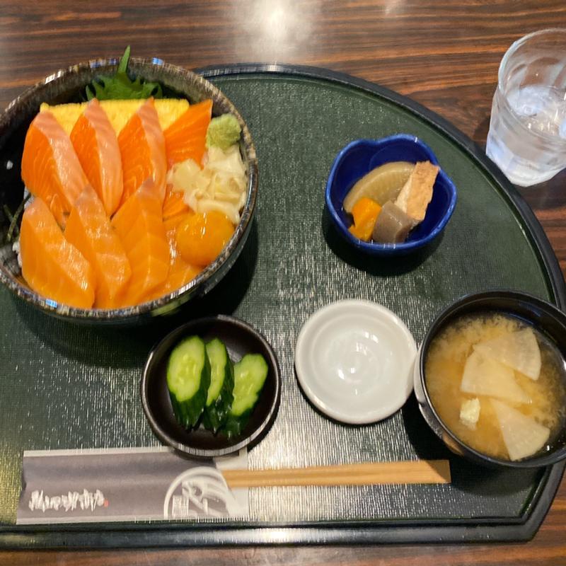 サーモン丼(鮭山マス男商店 桜木店 )