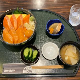 サーモン丼(鮭山マス男商店 桜木店 )