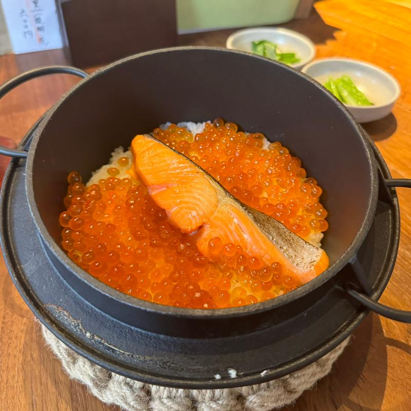 鮭とイクラのはらこめし(晩餐 かぼす)