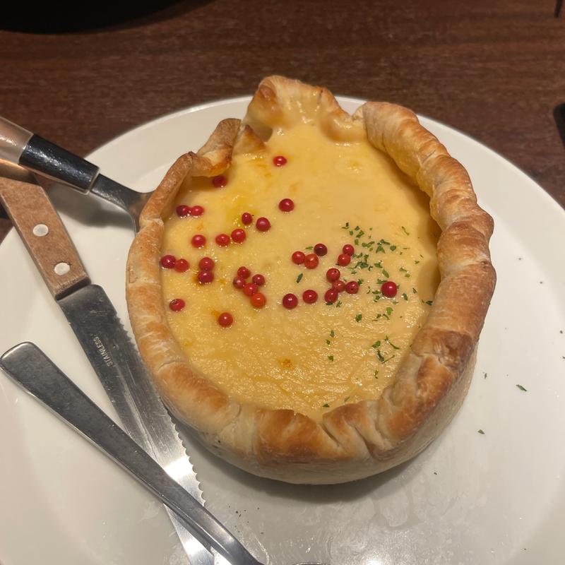 あふれるチーズのシカゴピザ(忍家 若葉店)