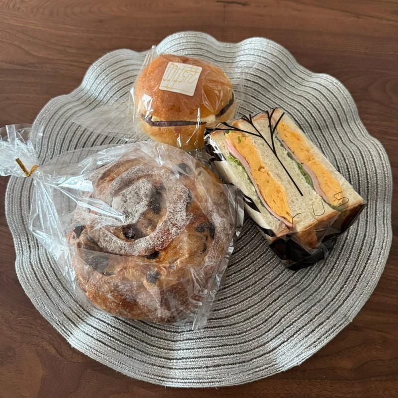 クルミと葡萄のパン あんバターサンド オムレツサンド(rustico)