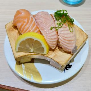 オーロラサーモン3貫食べ比べ(すし銚子丸 亀戸店)