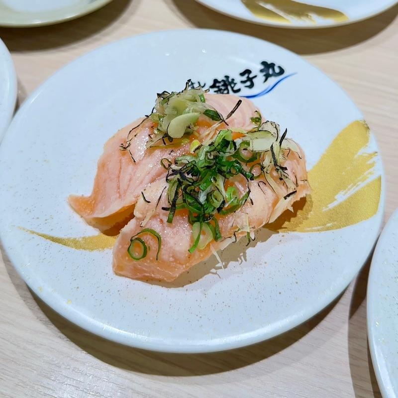 オーロラサーモンねぎ塩炙り(すし銚子丸 亀戸店)