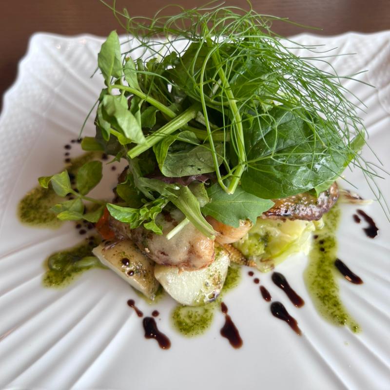 本日の鮮魚と牡蠣と海老のポアレ モデナ産12年バルサミコ酢とともに(ピュ センプレ （piu sempre）)