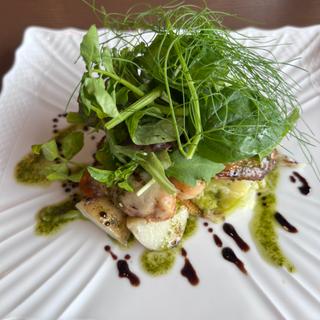 本日の鮮魚と牡蠣と海老のポアレ モデナ産12年バルサミコ酢とともに(ピュ センプレ （piu sempre）)
