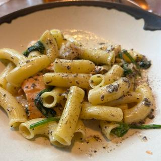 サーモンと帆立、海老のクリームパスタ(THE GRILL TORANOMON)