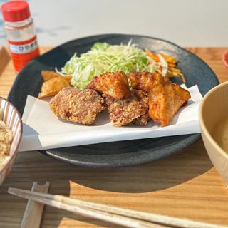唐揚げ定食(食堂コマニ)