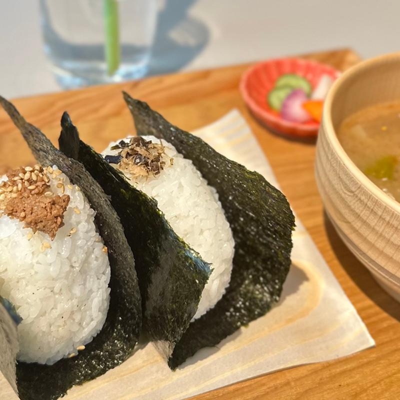 おむすび定食(食堂コマニ)