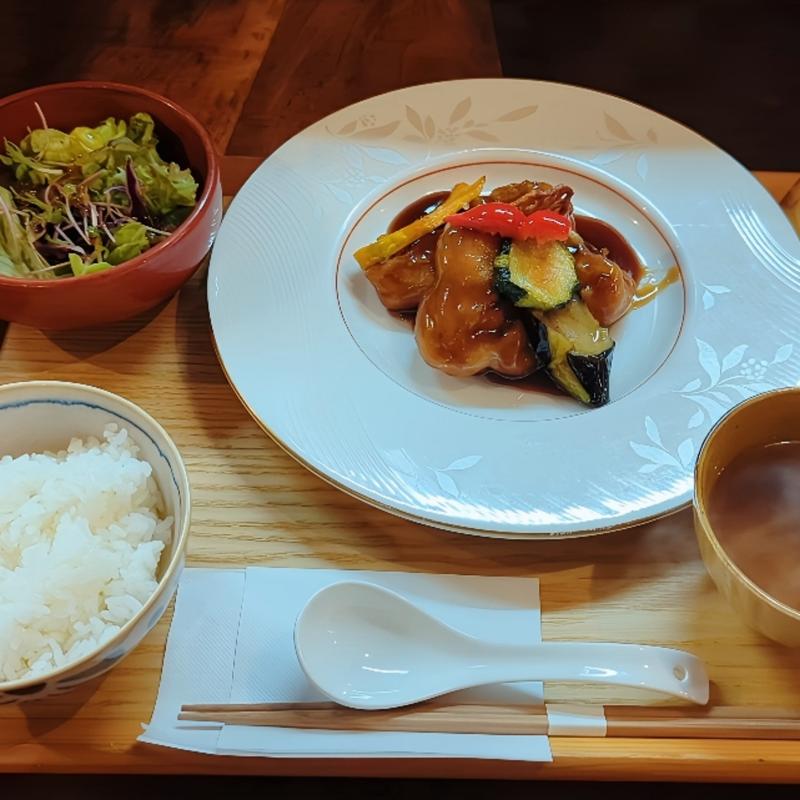 季節野菜たっぷり黒酢の酢豚ランチ(中華彩房そらまめ)