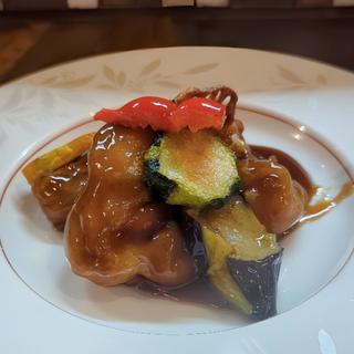 季節野菜たっぷり黒酢の酢豚ランチ