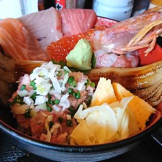 海鮮丼(魚の平田屋 宝仙寺前店)