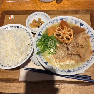 ごちとん豚汁定食(ごちとん 代々木本店)