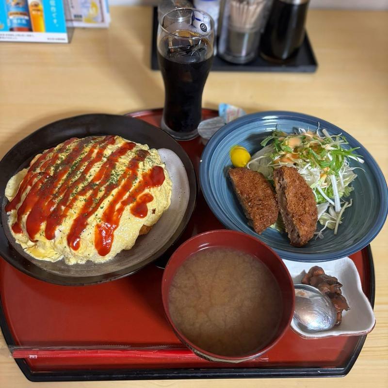オムライスとメンチカツセット(多満利屋きらく)
