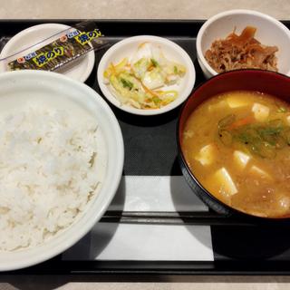 豚汁朝定食(ミニ牛皿)(松屋 青砥店)