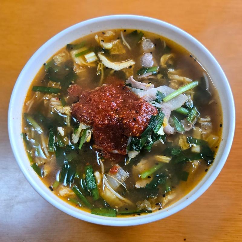 ニラそば 辛め(パンダ食堂 晴山閣)