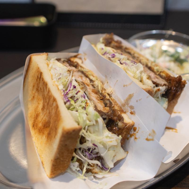 3種の炙りチーズカツサンド(TIGER ONE)