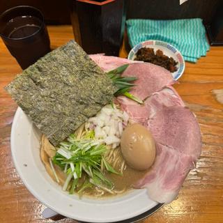 濃厚煮干し豚骨らーめん