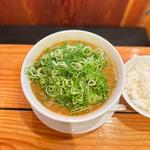 ビーフカレーラーメン(カレーラーメンのお店 ミスターパピー)