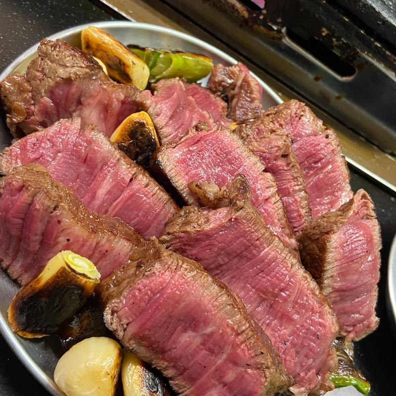 ステーキ丼(焼肉かつらぎ)