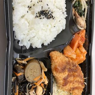 日替わりランチ　サーモンフライ(テイクアウト&デリ musha)