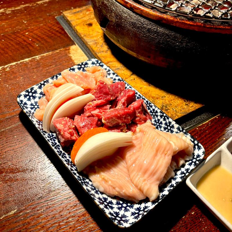 ホルモン3種盛り(炭焼厨房HAKO （ハコ）)