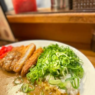カツカレー　ネギ