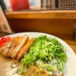 カツカレー　ネギ