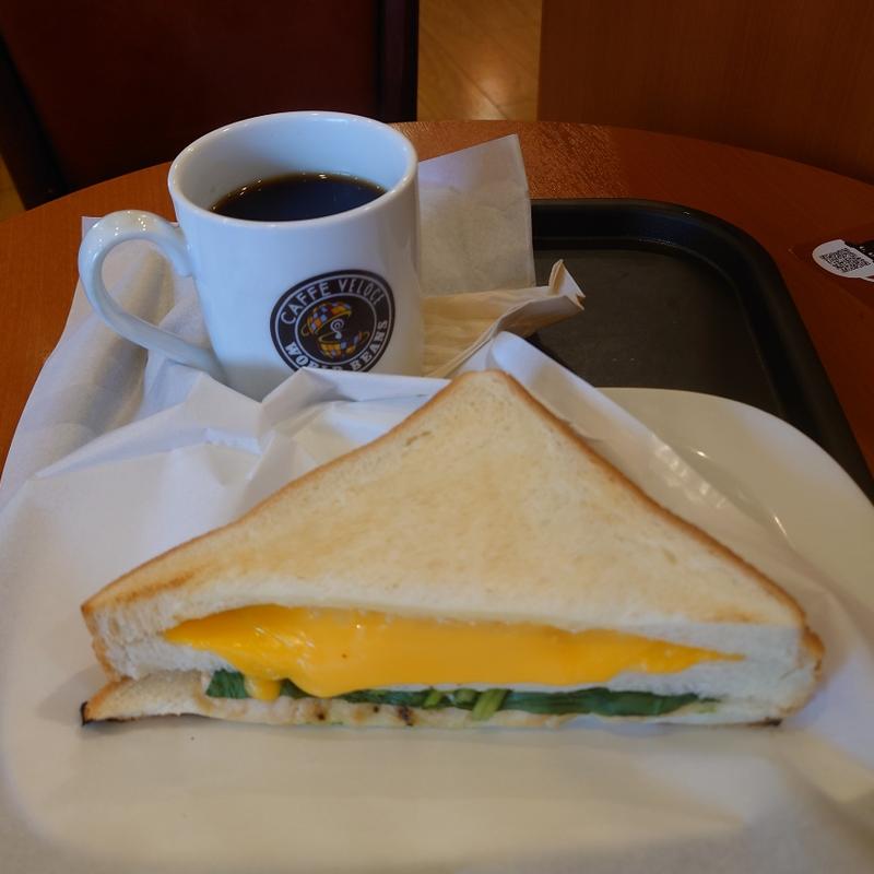 モーニングA トーストサンド とろ～りチーズ＆ツナ ～チェダーチーズ～(カフェ・ベローチェ 八柱駅第2ﾋﾞﾙ店 )