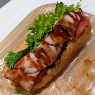 ロースパストラミとポテサラフランス(COFFEEMILK アトレ川崎店)