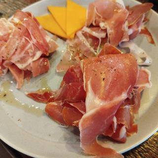 生ハム盛り合わせ(カジュアルイタリアン CONA 新越谷 VARIE店)