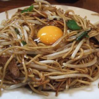 両面焼きそば（中）＋生卵(あぺたいと 高島平本店)