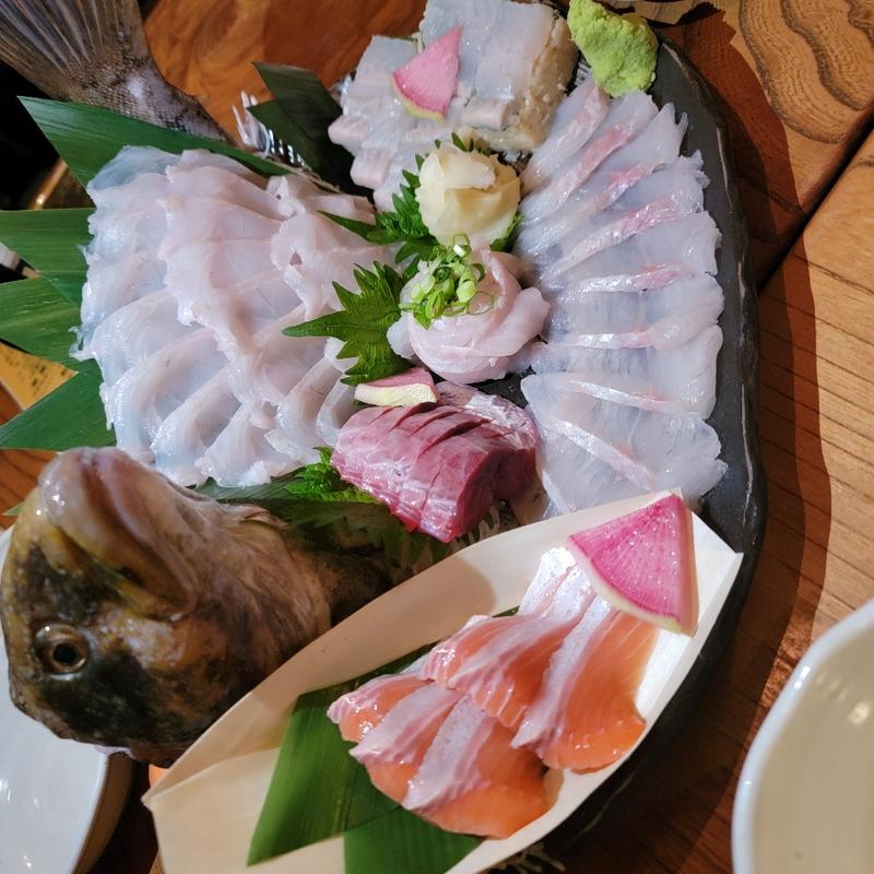 魚金の刺身盛り合わせ(魚金4号店)