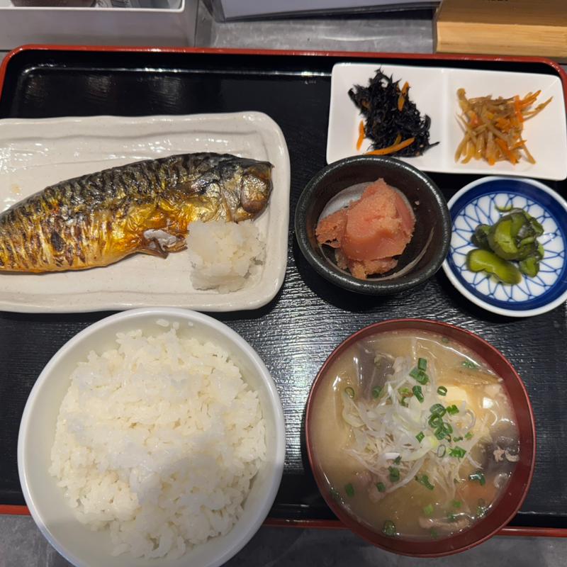 焼きサバ定食：豚汁＋明太子(酒と飯　たまる食堂)