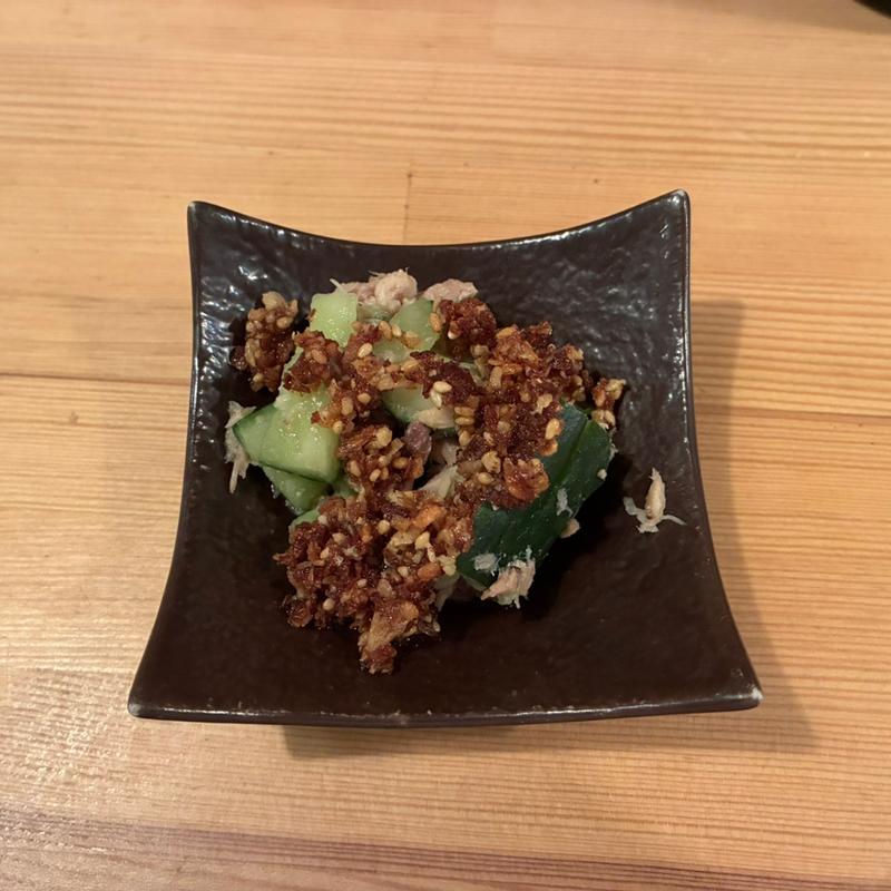 付出　サバとたたききゅうりのゴマ和え(魚とおでんと瓶ビール 大衆酒場 とろ鯖 南森町店)