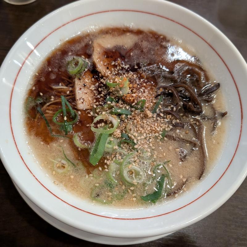 博多豚骨ラーメン「黒」(麺ダイニング福)