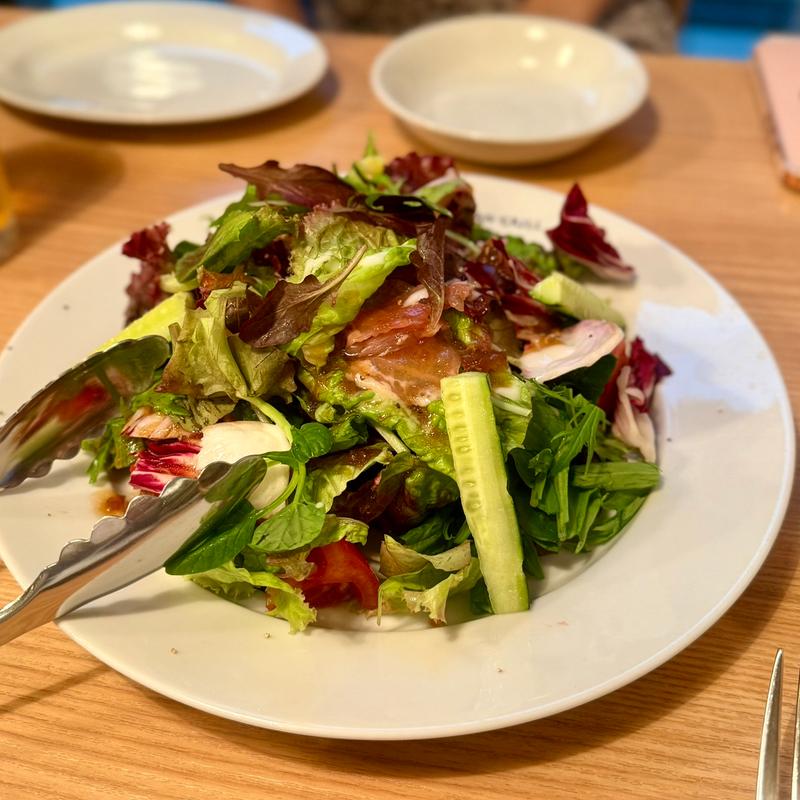 ハモンセラーノと削りたてチーズのサラダ(ブルーオーシャングリル )