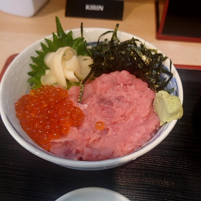 中おちいくら丼(鈴木水産)